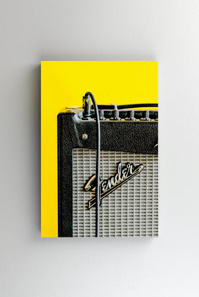 Tablou Canvas - Amplificator negru-argintiu pe fundal galben