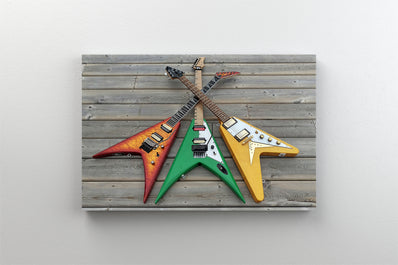 Tablou Canvas - Chitari electrice colorate pe fundal de lemn