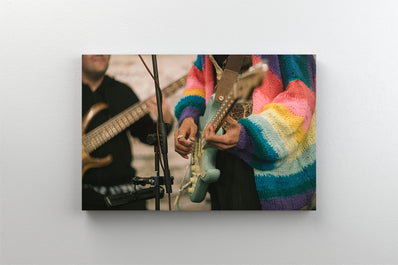 Tablou Canvas - Chitarist imbracat colorat rock