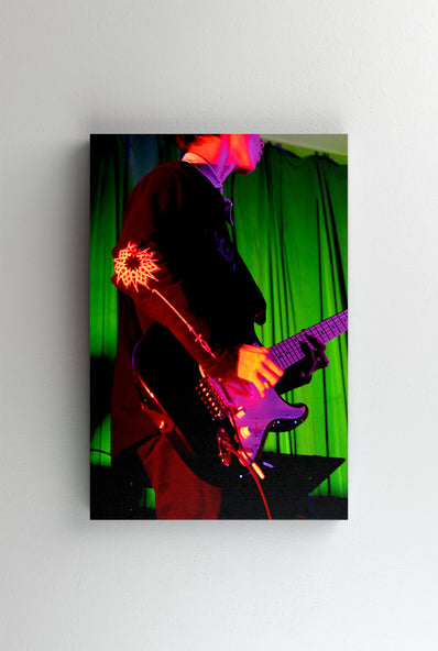 Tablou Canvas - Chitarist lumina magenta roz si verde saturat