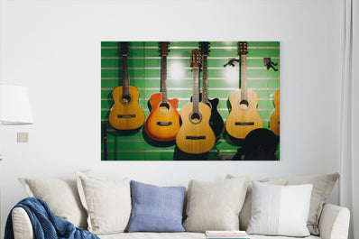 Tablou Canvas - Expozitie chitari pe fundal verde