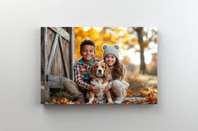 Tablou Canvas - Frati fericiti cu un labrador in brate toamna