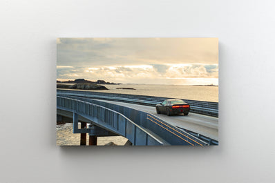 Tablou Canvas - Masina traversand oceanul